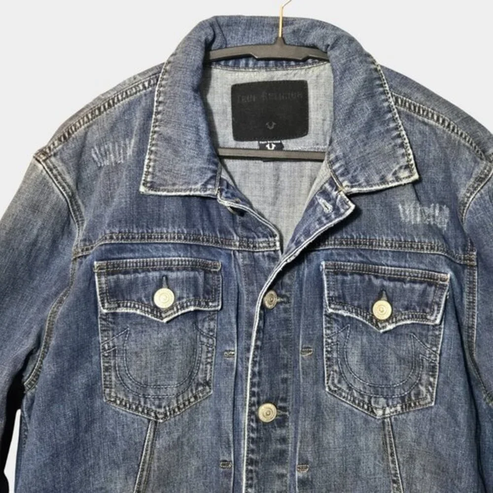 True Religion Mens Dylan Distressed Denim Trucker Jacket 2X Outerwear Streetwear